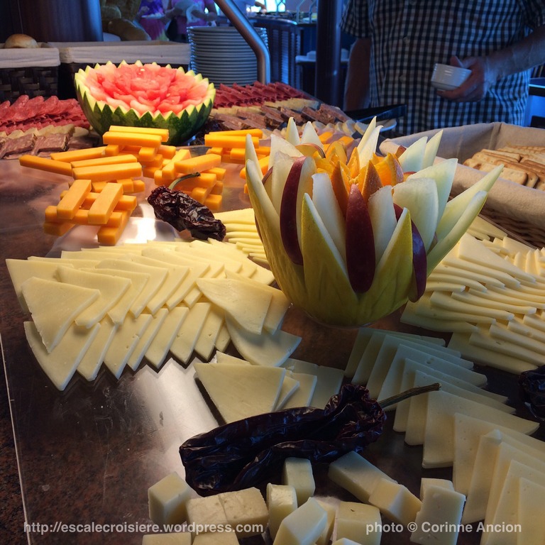 TUI Discovery - Island restaurant - buffet