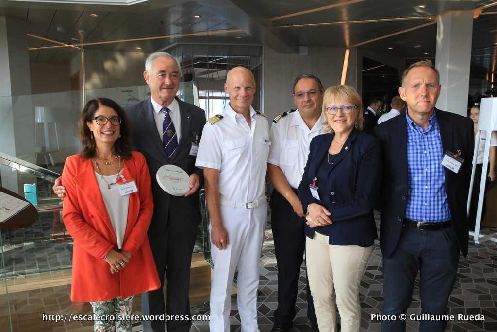 Mein Schiff 5 - Echange de plaques escale inaugurale Le Havre - Valérie Conan