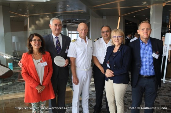 Mein Schiff 5 - Echange de plaques escale inaugurale Le Havre - Valérie Conan