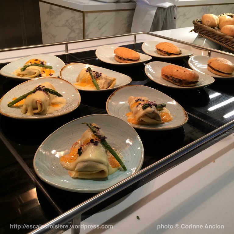 Queen Mary 2 - Carinthia Lounge - 2016