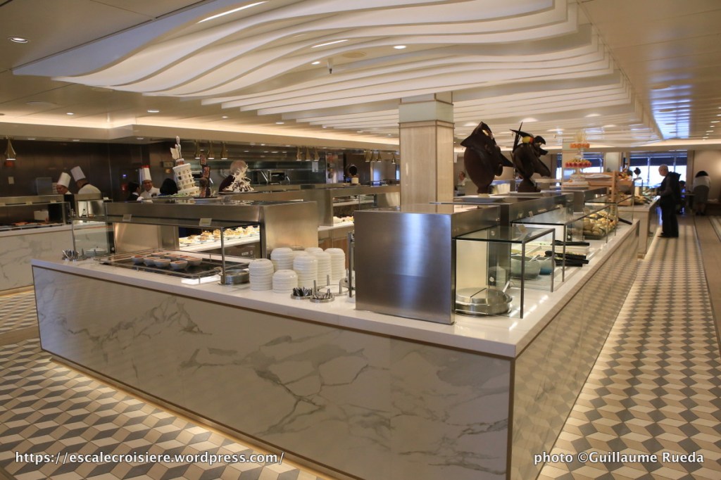 Queen Mary 2 - Kings Court buffet 2016 (10)