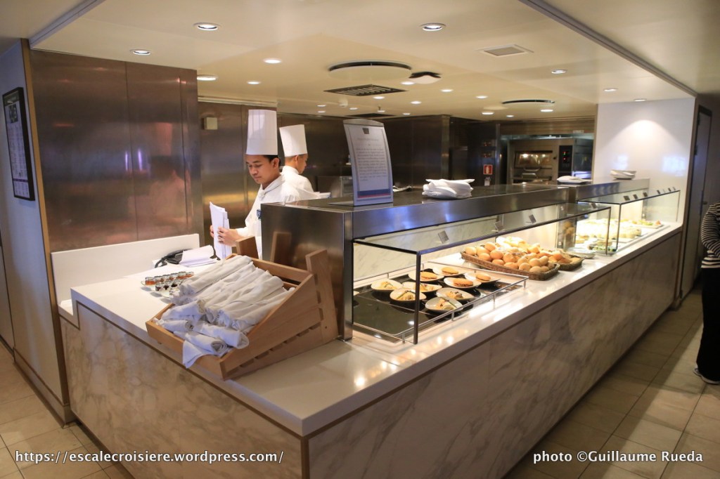 Queen Mary 2 - Kings Court buffet 2016 (10)