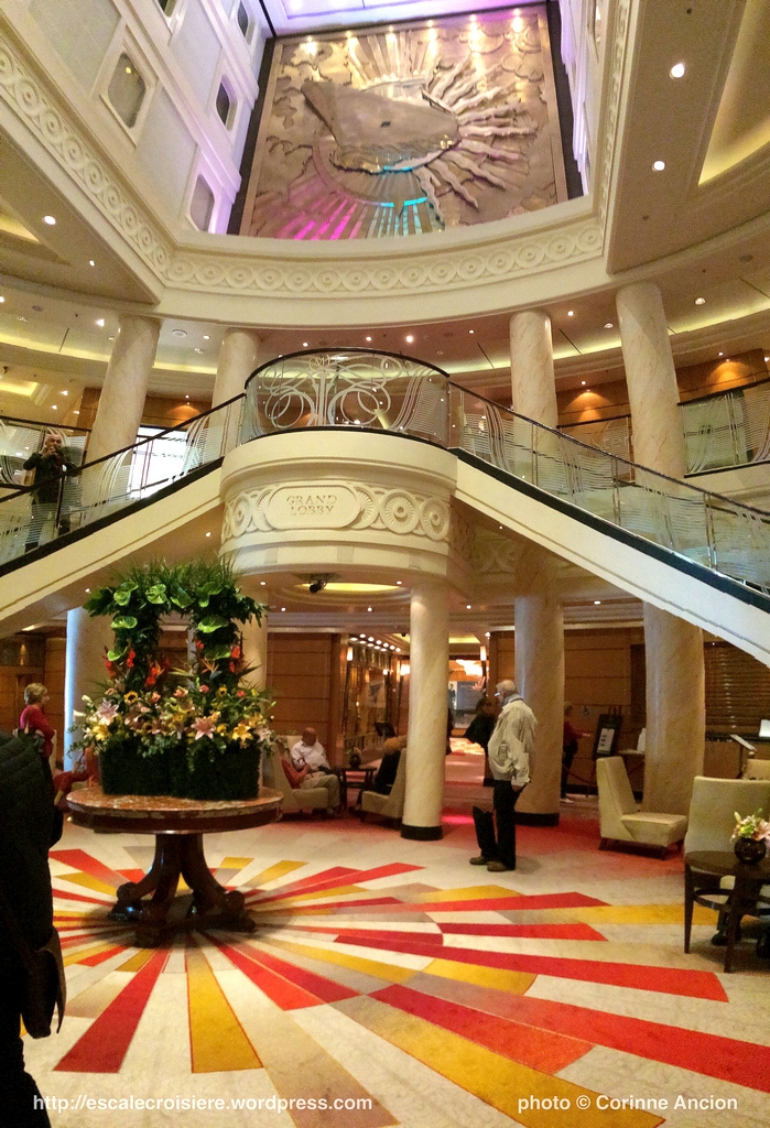 Queen Mary 2 - Lobby 2016