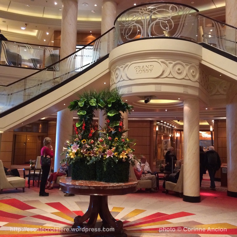 Queen Mary 2 - Lobby 2016