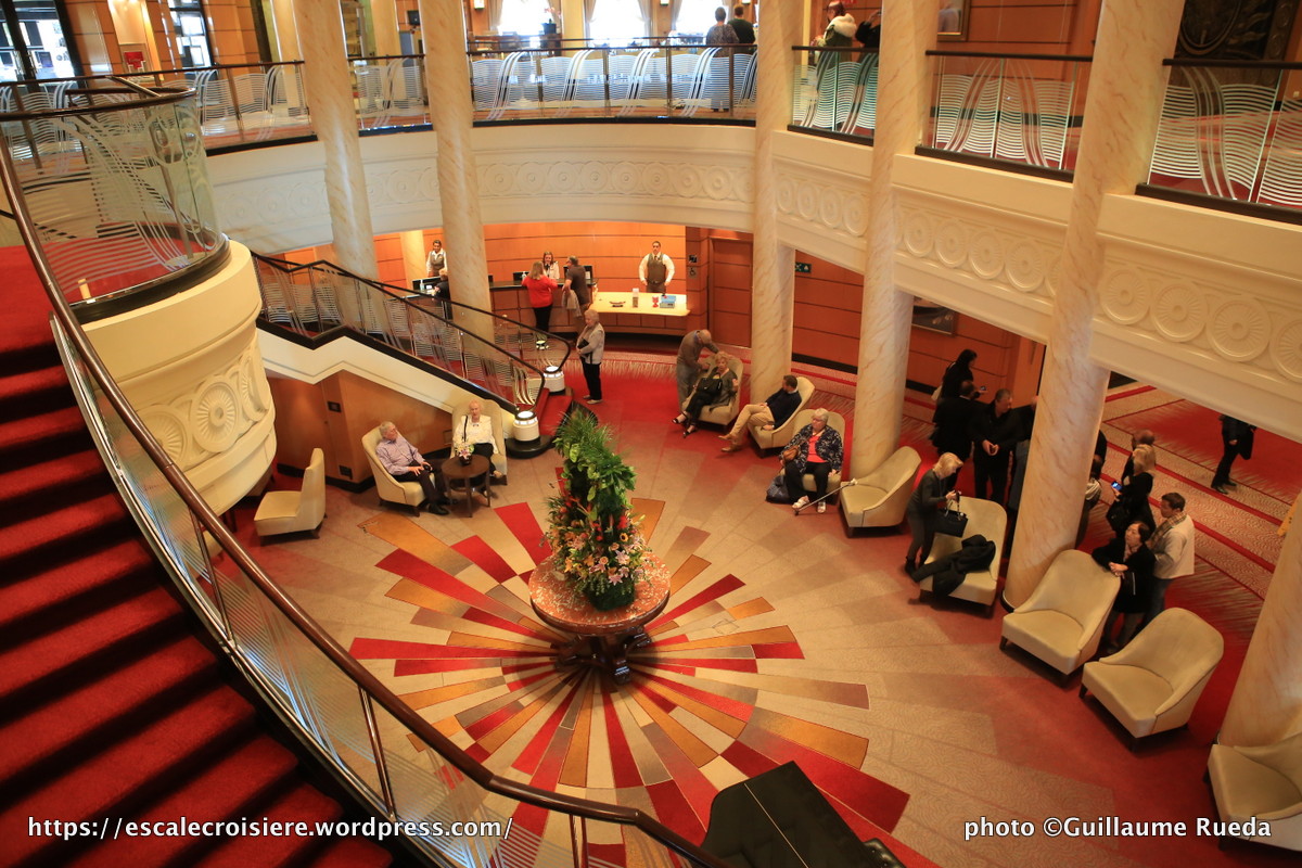 Queen Mary 2 - Lobby 2016
