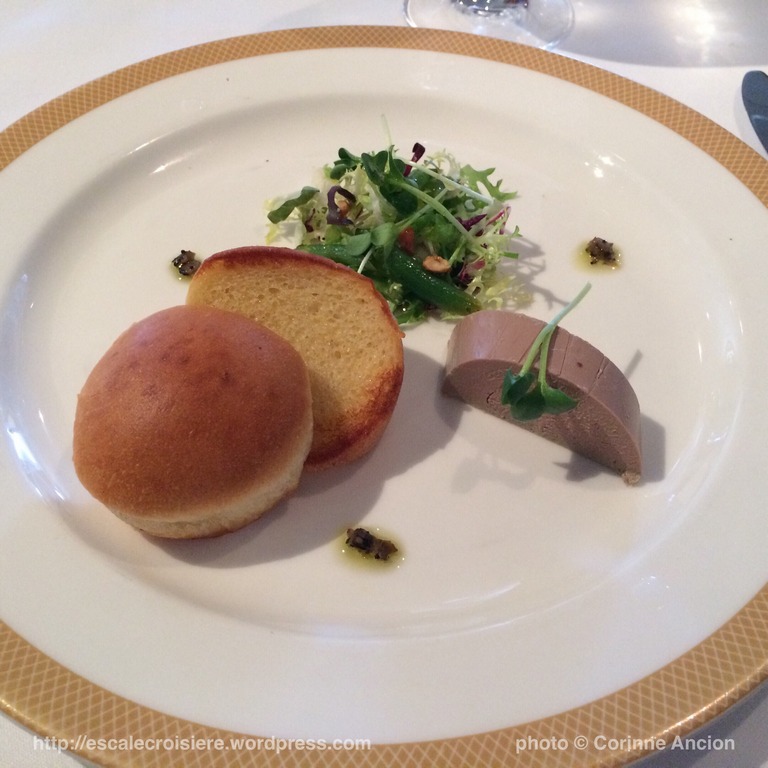 Queen Mary 2 - Verandah restaurant 2016