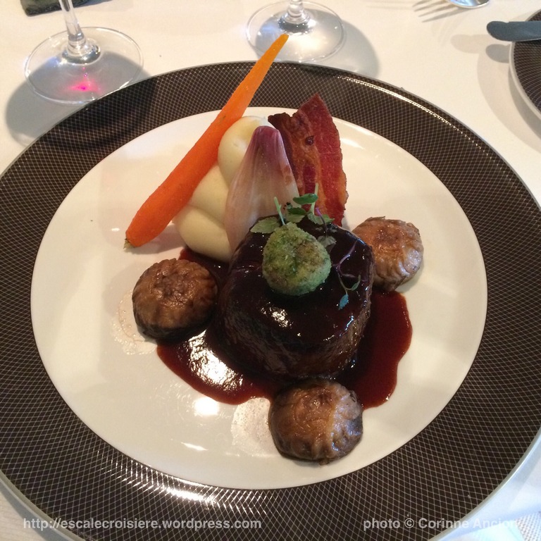 Queen Mary 2 - Verandah restaurant 2016