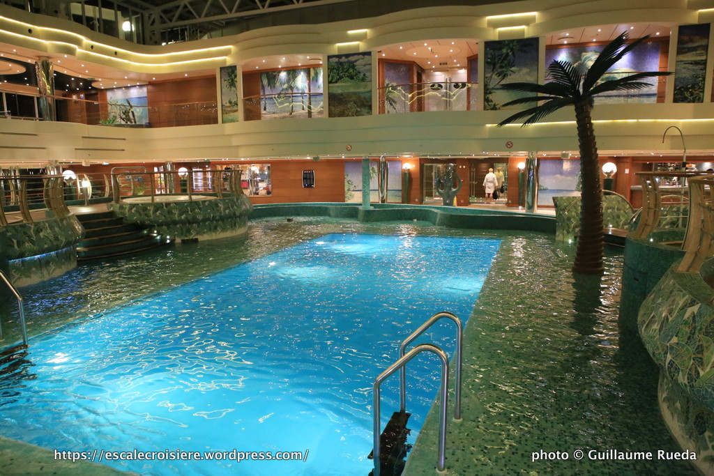 MSC Fantasia - I tropici - piscine intérieure