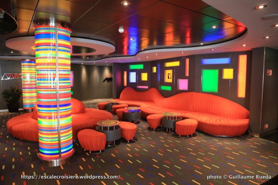 MSC Fantasia - Manhattan bar