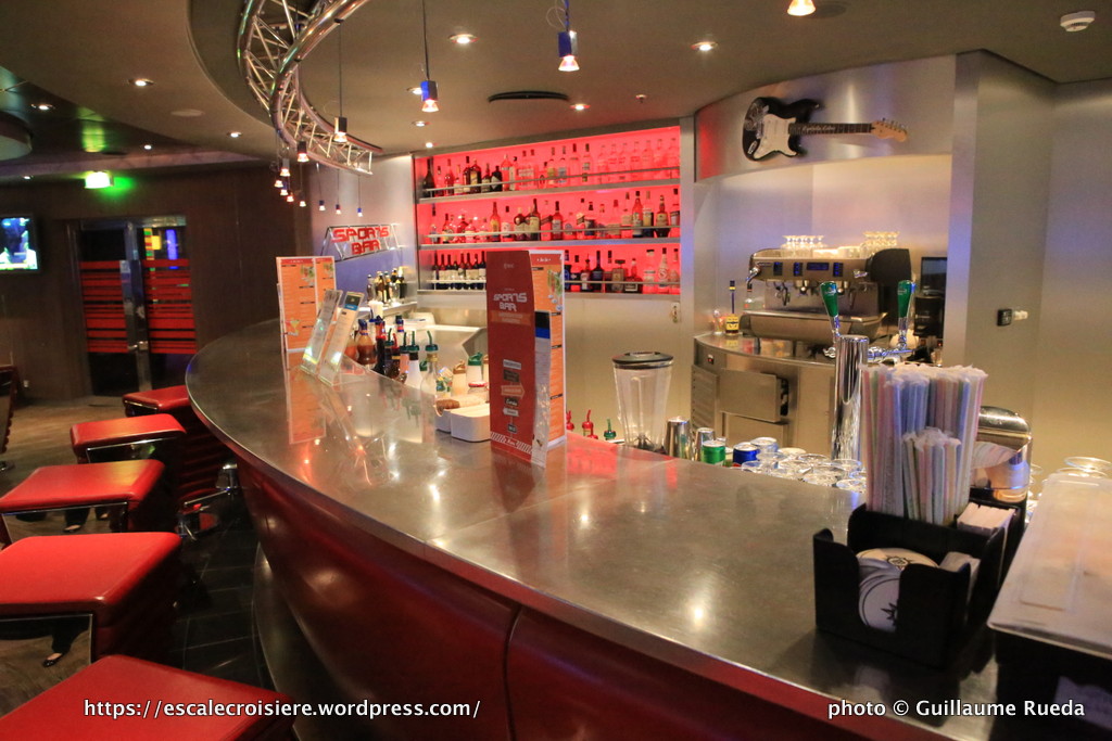 MSC Fantasia - Sports bar