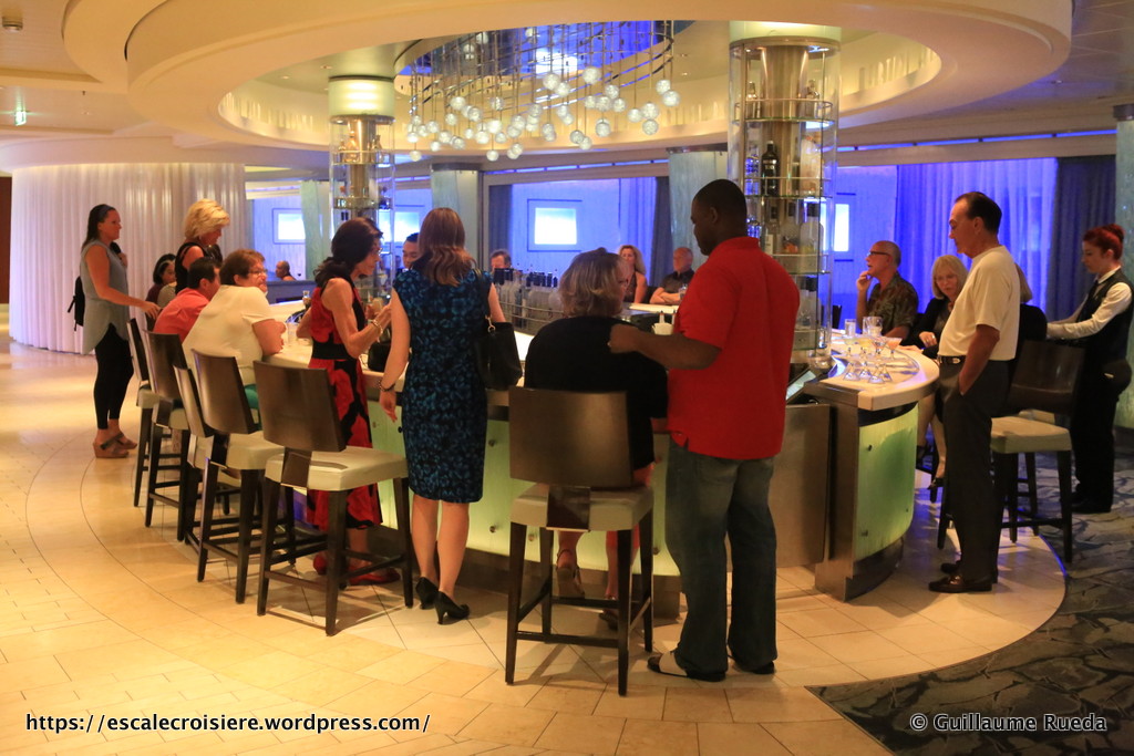 Celebrity Equinox - Martini bar & Crush