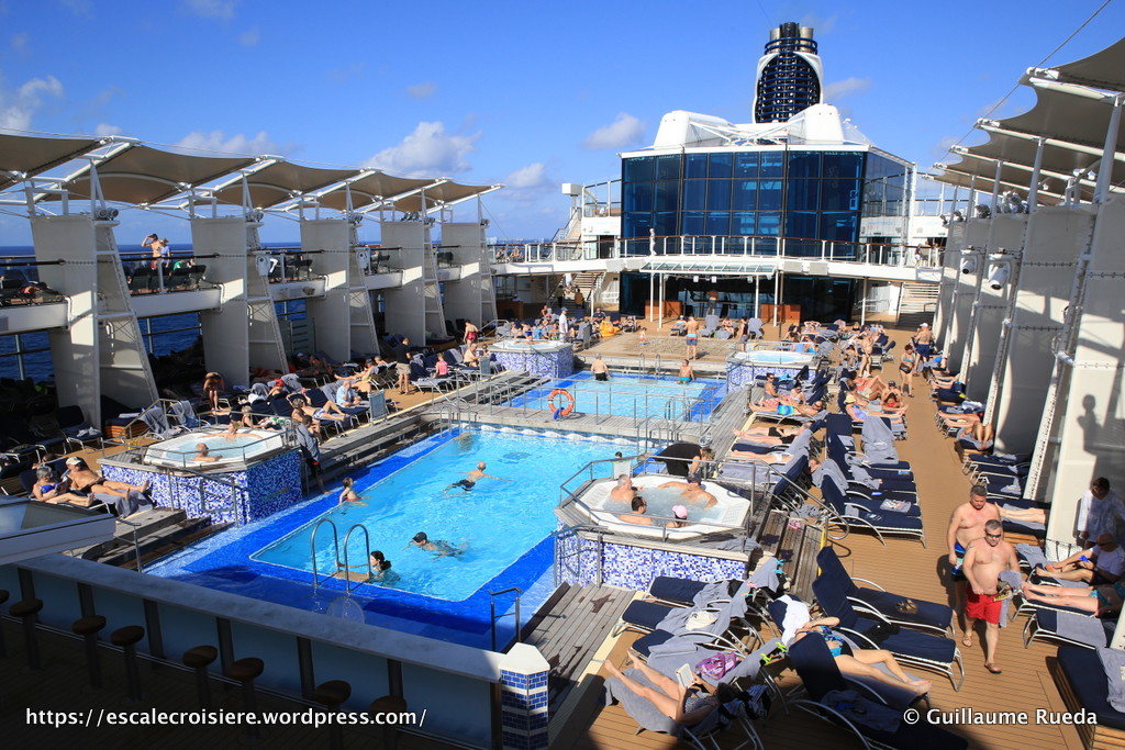 Celebrity Equinox - Piscine extérieure