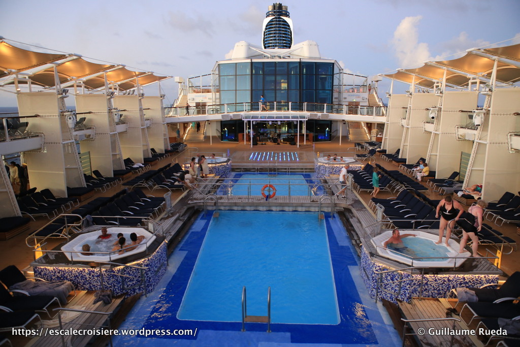 Celebrity Equinox - Piscine extérieure