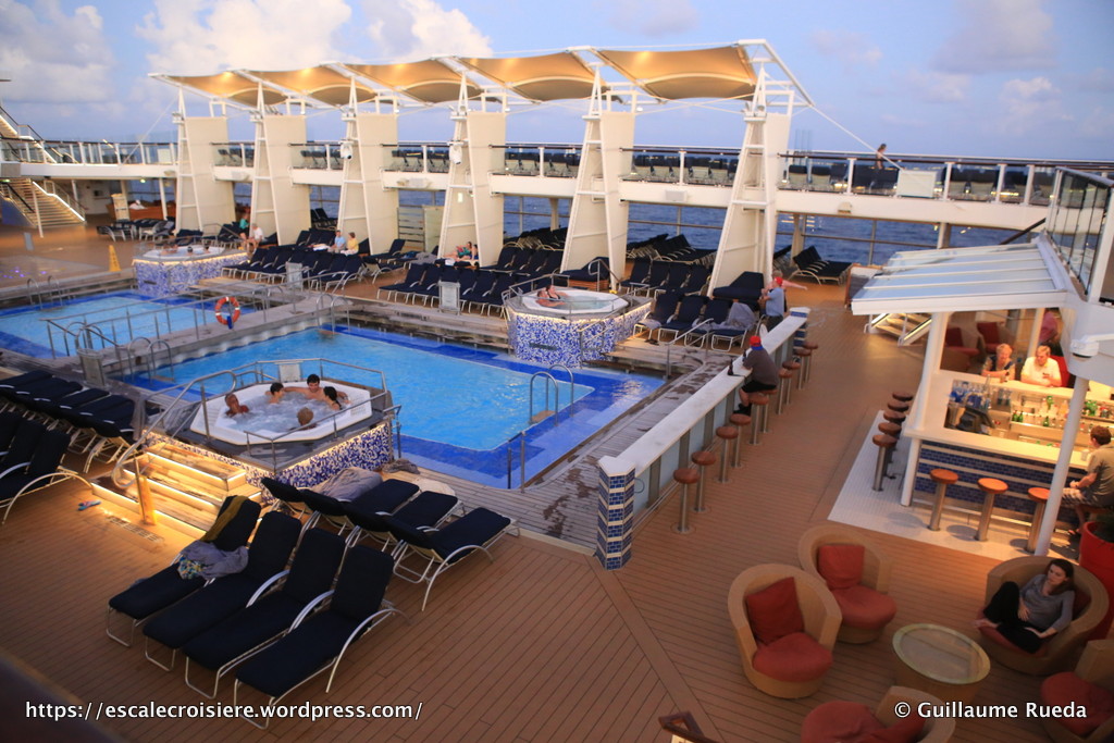 Celebrity Equinox - Pool bar