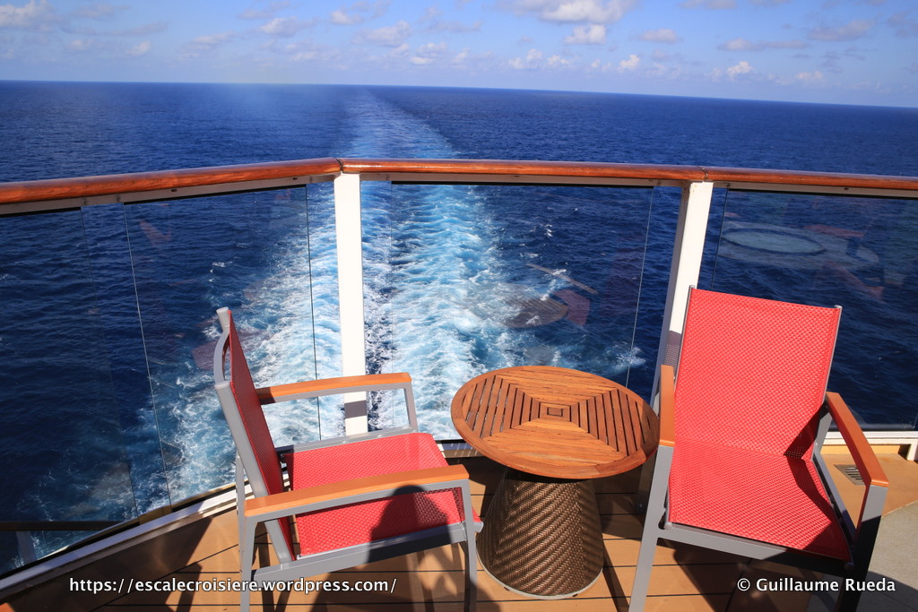 Celebrity Equinox - Sunset bar