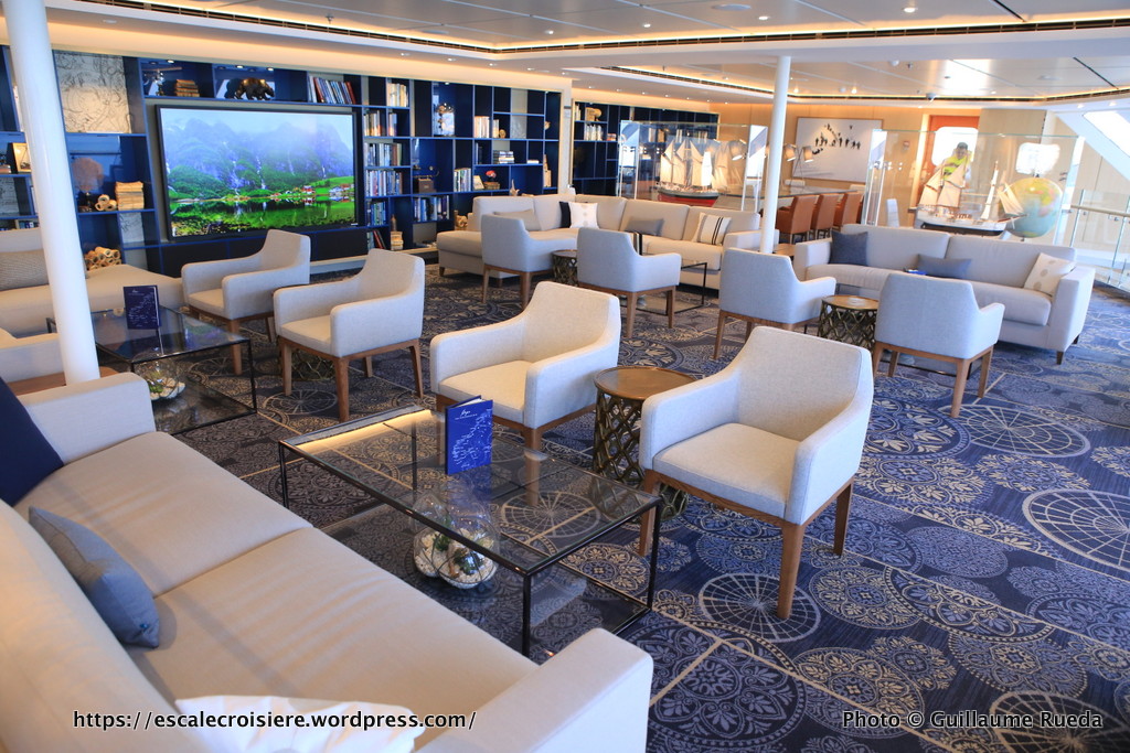 Viking Sky - Explorers' Lounge