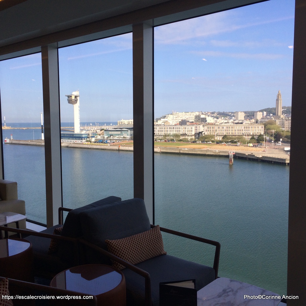 Viking Sky Explorers' Lounge - Mamsen's