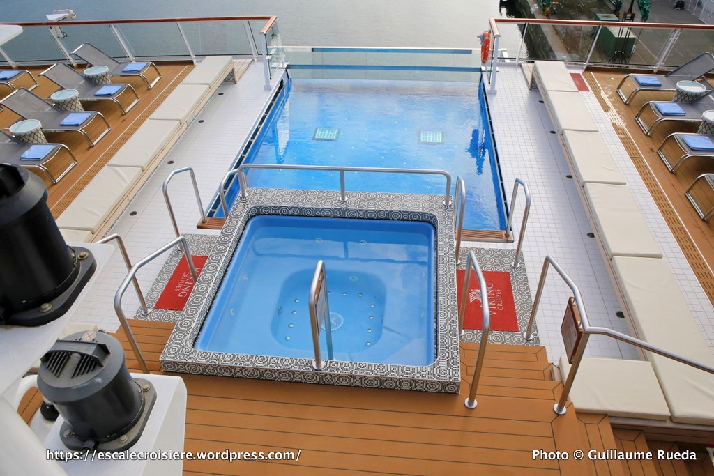 Viking Sky - Infinity Pool – Aquavit Terrace