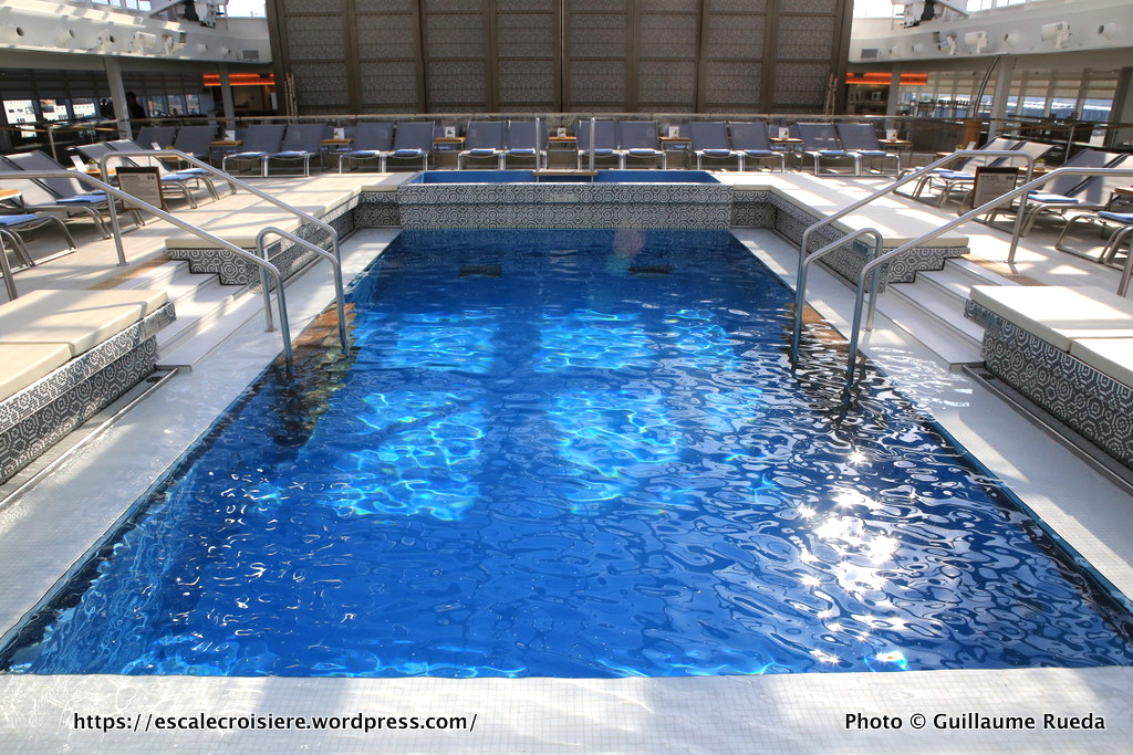 Viking Sky - Main pool
