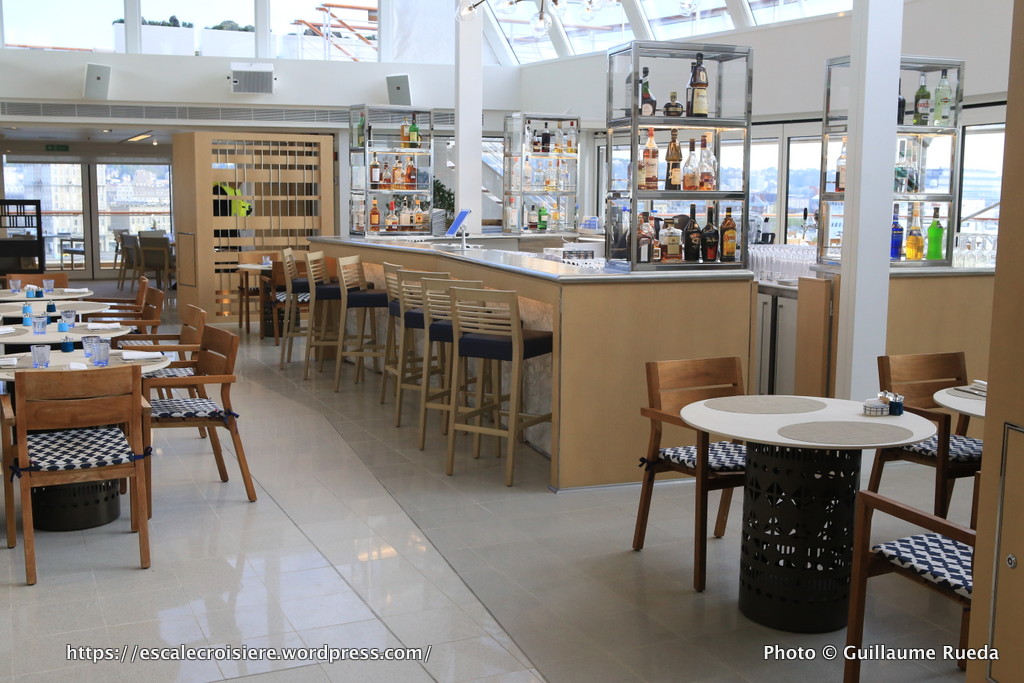 Viking Sky - World Café