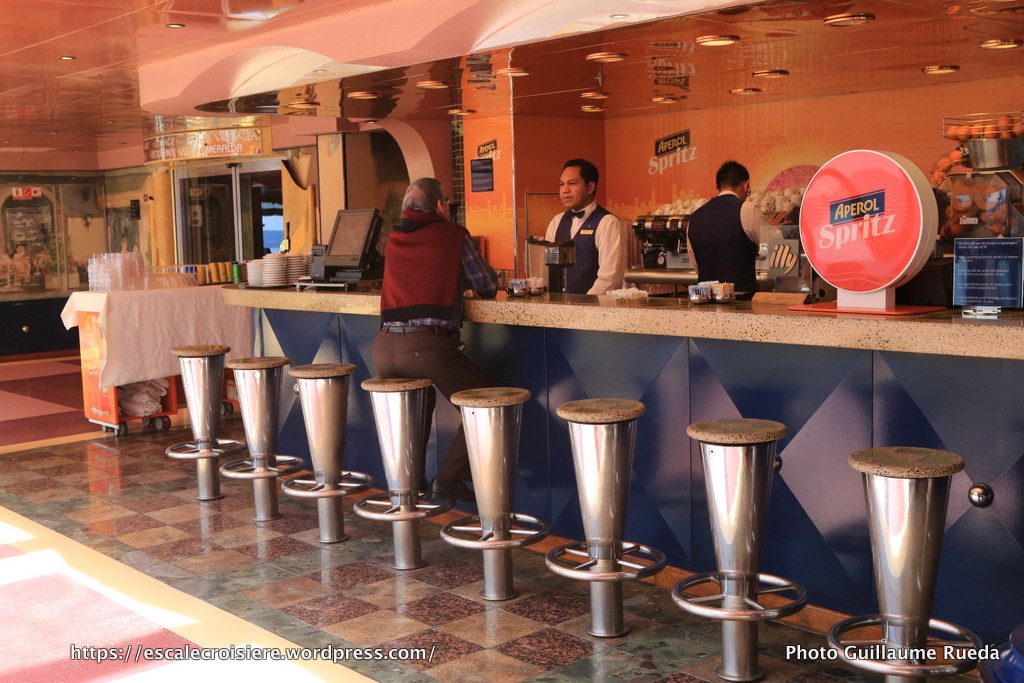 Costa Magica - Bar de la piscine intérieure Lido Positano