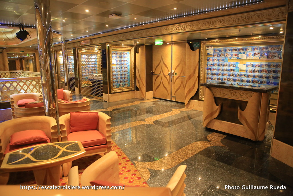 Costa Magica - Galleria shops - Boutiques