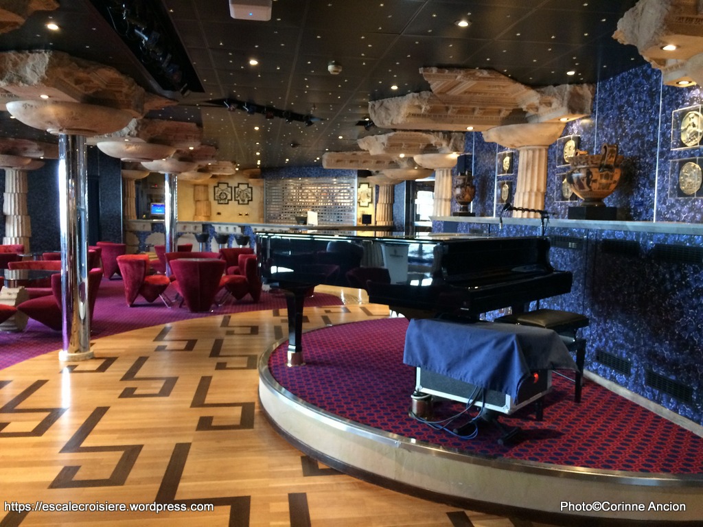 Costa Magica - Piano bar Capo Colonna