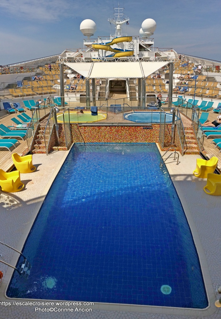 Costa Magica - Piscine centrale Lido Maratea