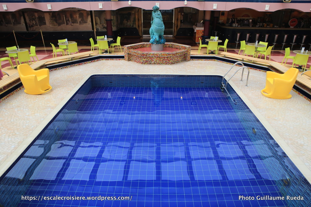 Costa Magica - Piscine intérieure Lido Positano