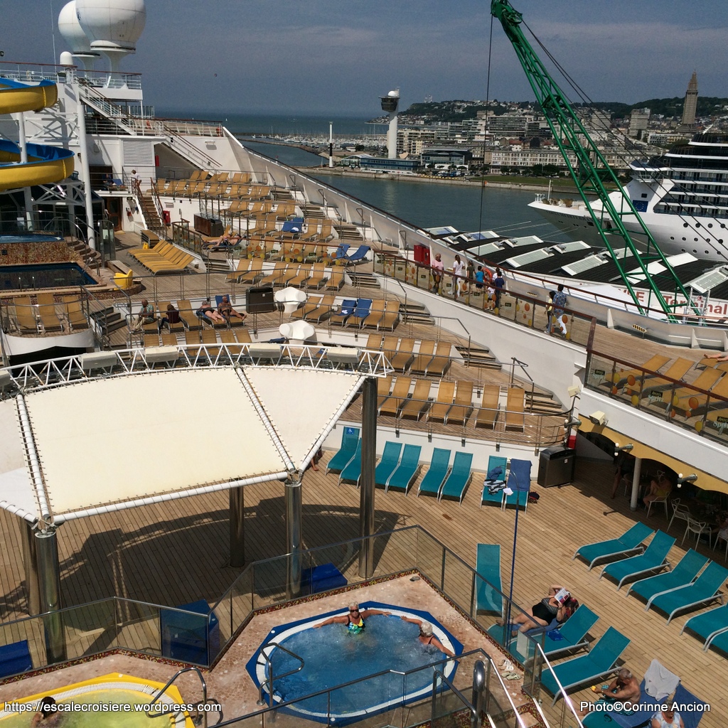 Costa Magica - Ponts supérieurs solariums