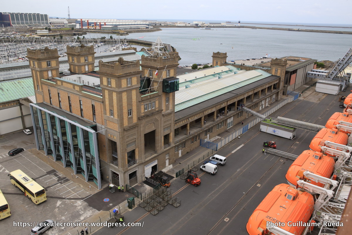 2017-06-23_The Bridge - Queen Mary 2 - Cherbourg
