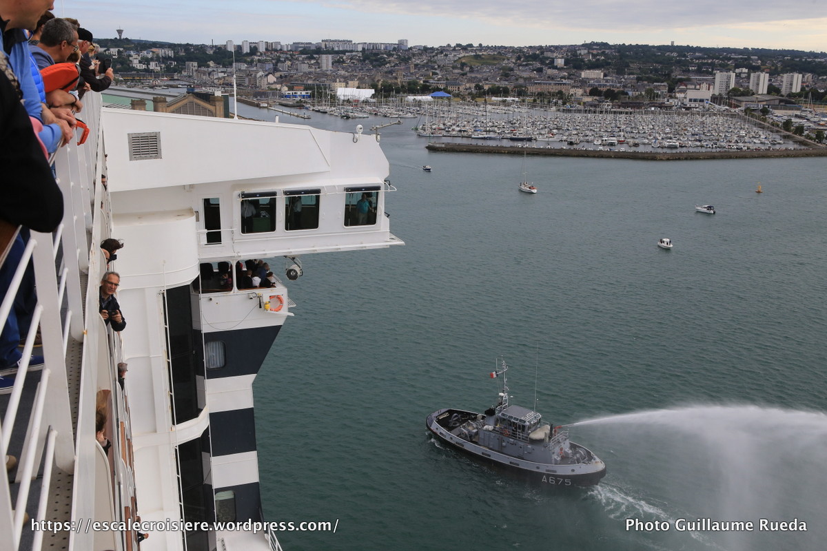 2017-06-23_The Bridge - Queen Mary 2 - Cherbourg