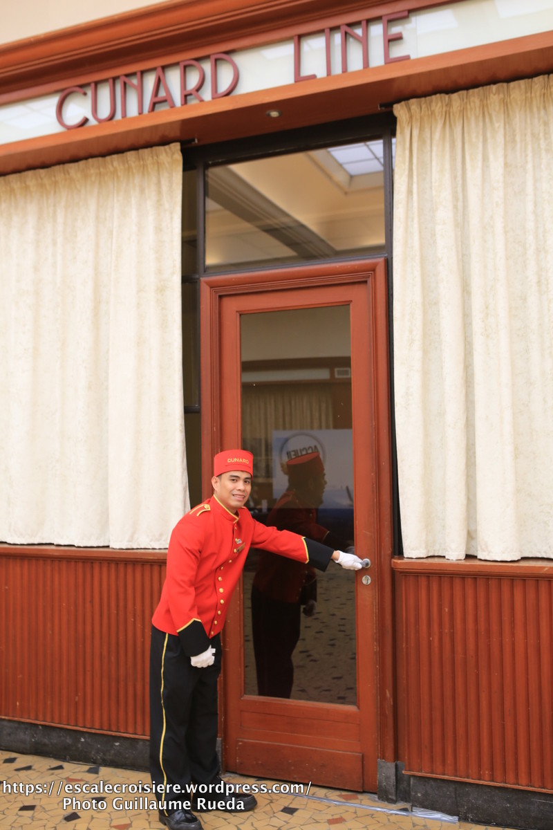 2017-06-23_The Bridge - Queen Mary 2 - Cherbourg