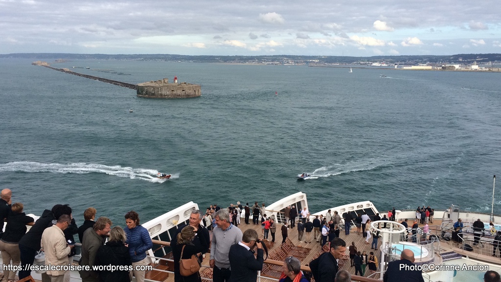 The Bridge - Queen Mary 2 - Cherbourg