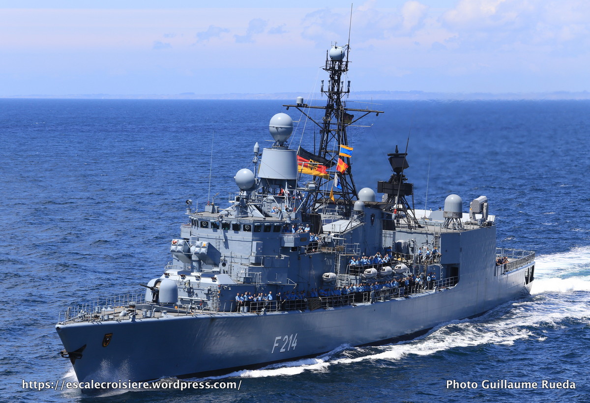 2017-06-24_The Bridge_Escorte du Queen Mary 2 - frégate Lübeck – Allemagne