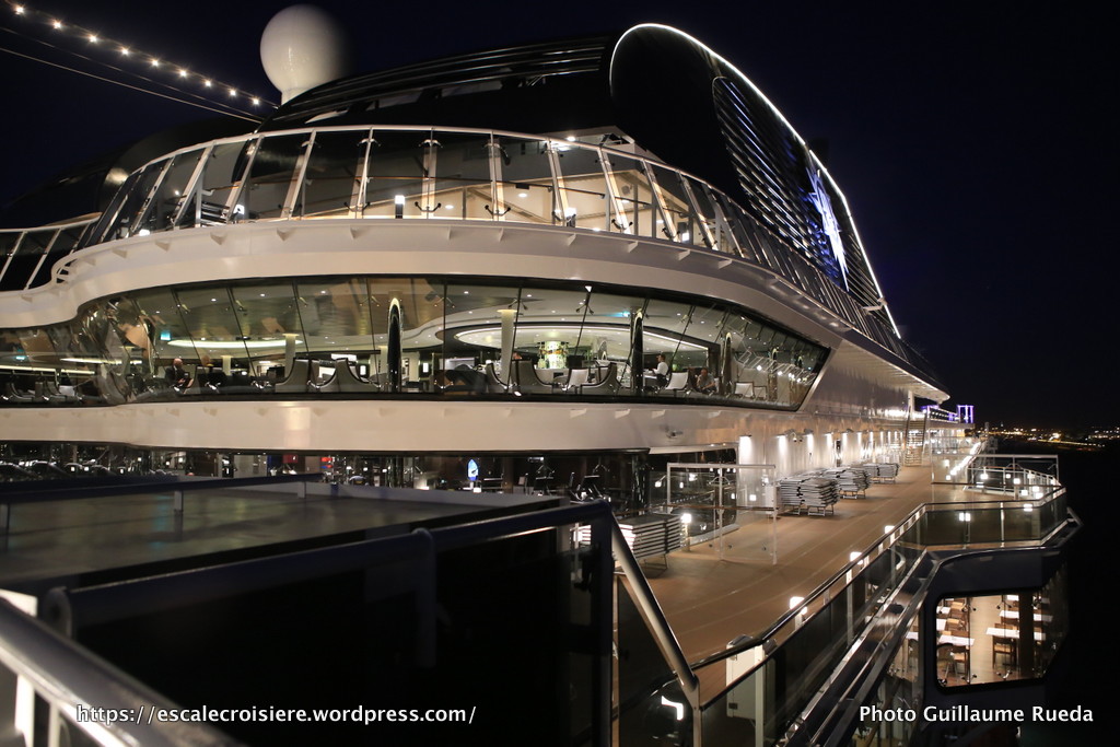 MSC Meraviglia by night - Atmosphere pool