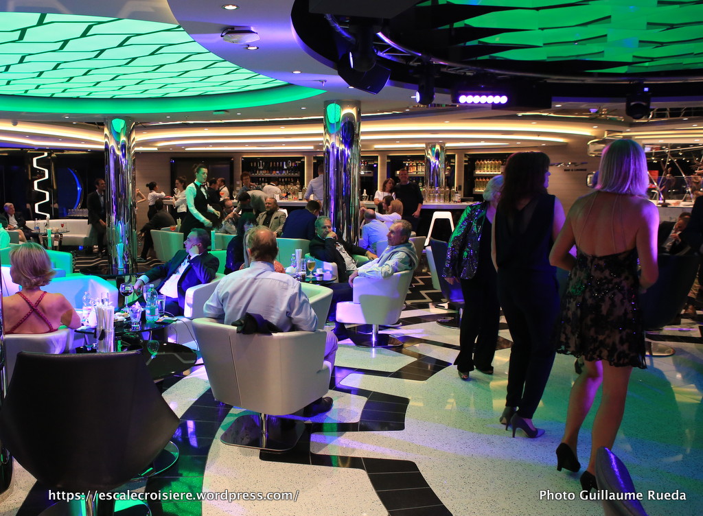 MSC Meraviglia bar and lounge