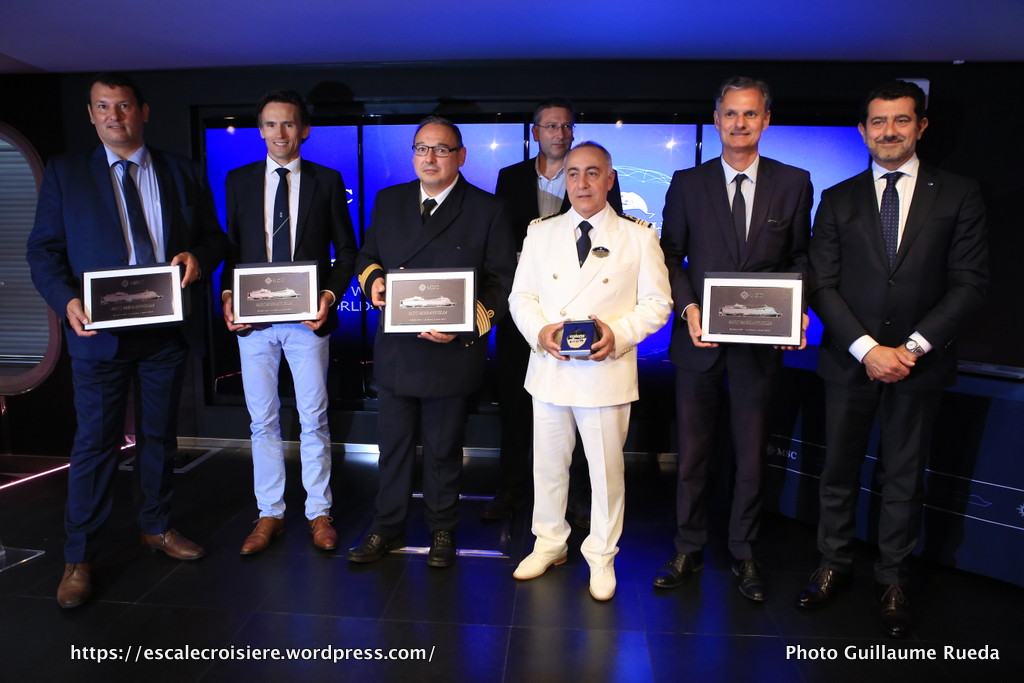 MSC Meraviglia - Escale inaugurale - Echange de plaques