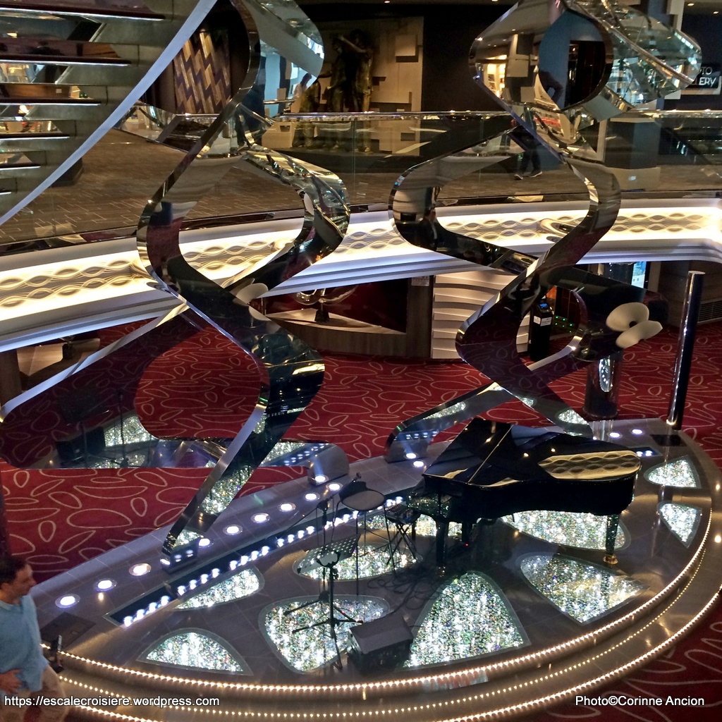 MSC Meraviglia - Infinity Atrium