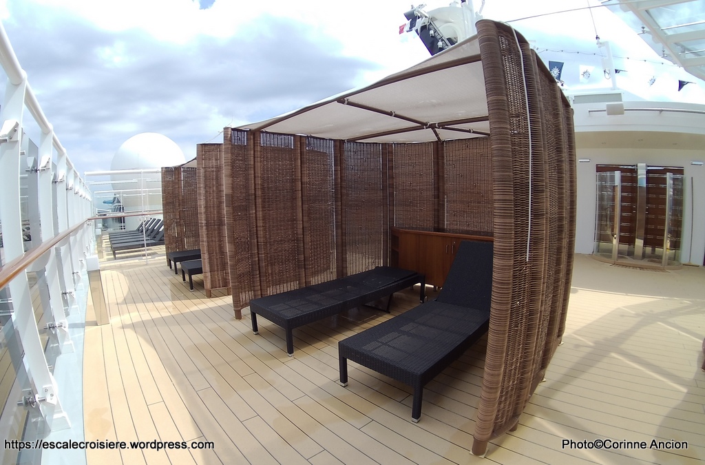 MSC Meraviglia - MSC Yacht Club Pool