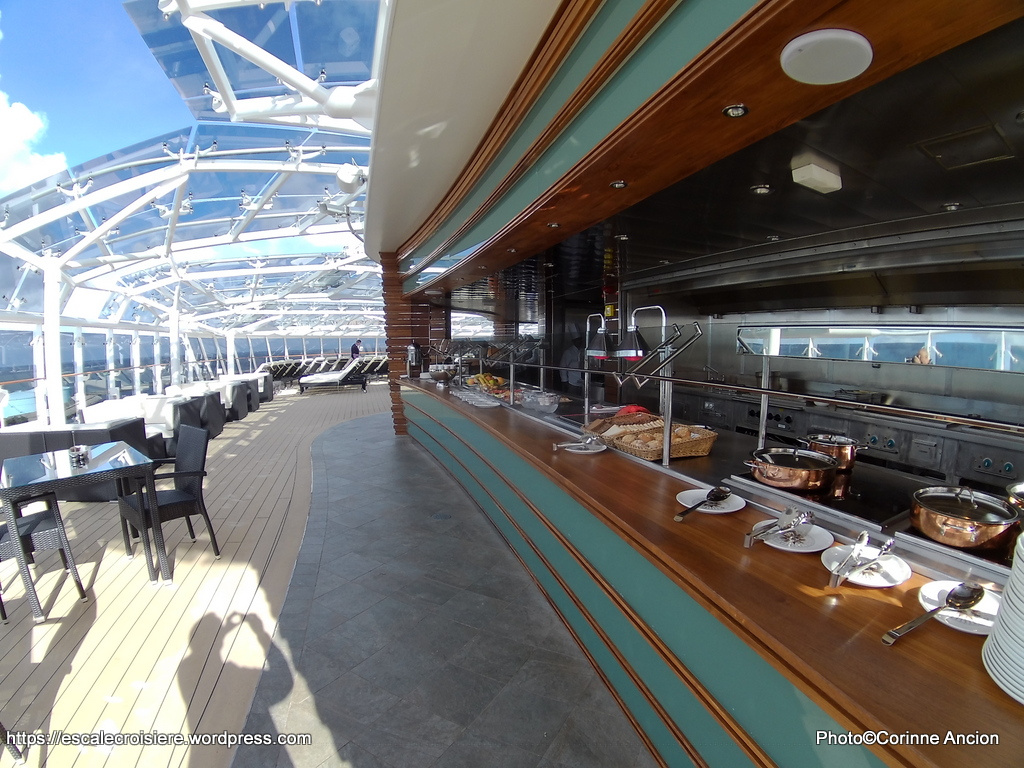 MSC Meraviglia - MSC Yacht club sundeck & bar