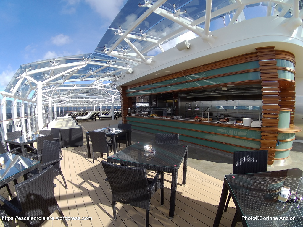 MSC Meraviglia - MSC Yacht club sundeck & bar