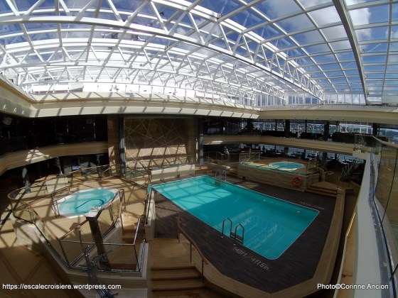 MSC Meraviglia - Piscine intérieure - Bamboo pool