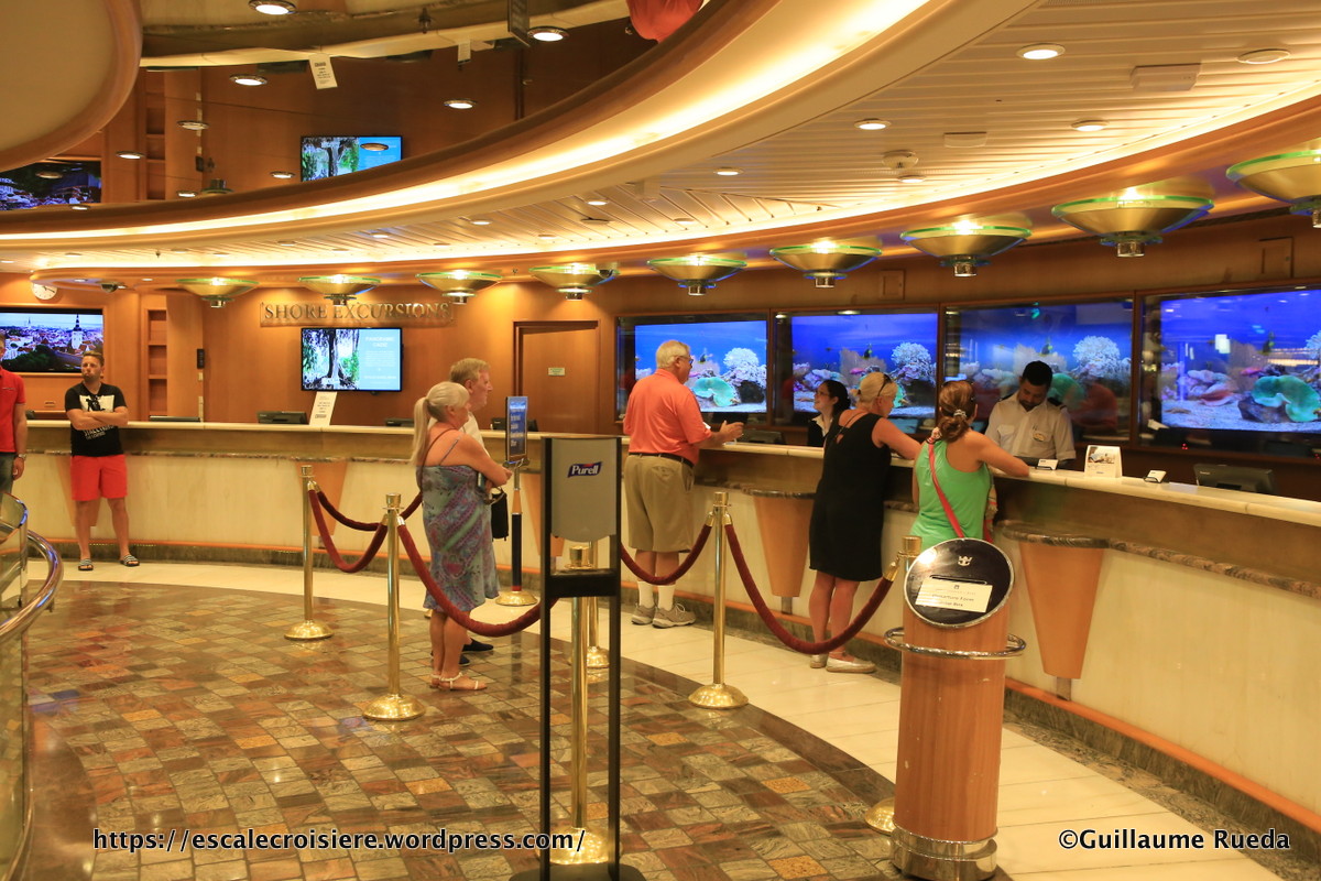 Independence of the Seas - Bureau des excursions - Guest service