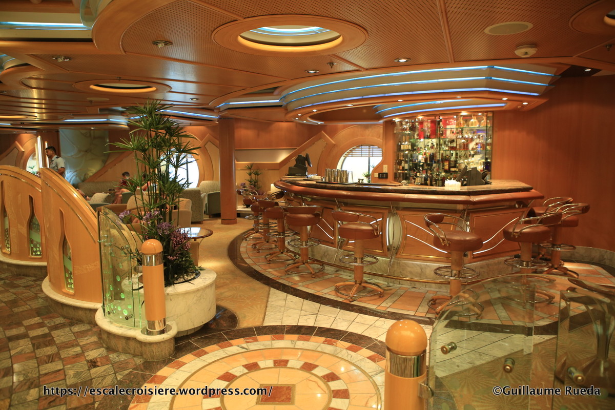 Independence of the Seas - Champagne bar