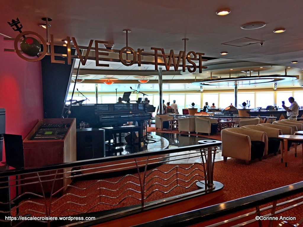 Independence of the Seas - Olive or Twist bar