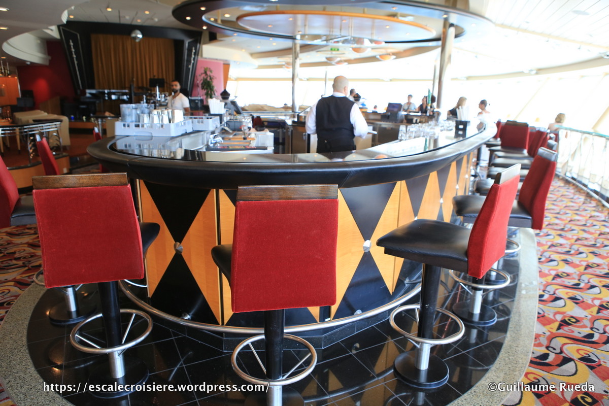 Independence of the Seas - Olive or Twist bar