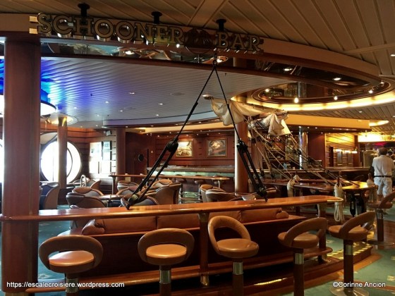 Independence of the Seas - Schooner bar