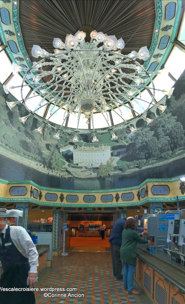 Costa Mediterranea - Restaurant buffet Perla del Lago