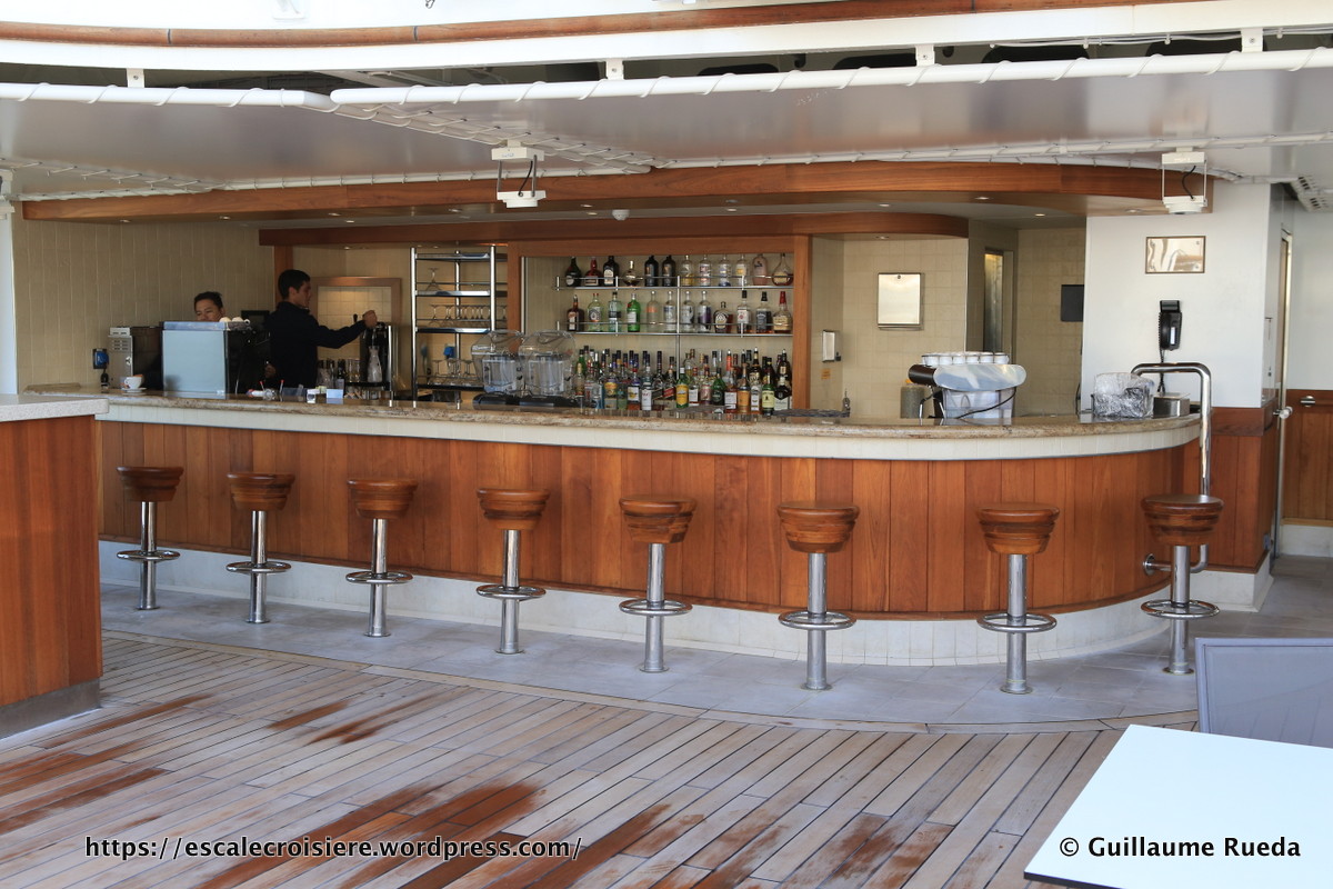 Silver Muse - Pool bar